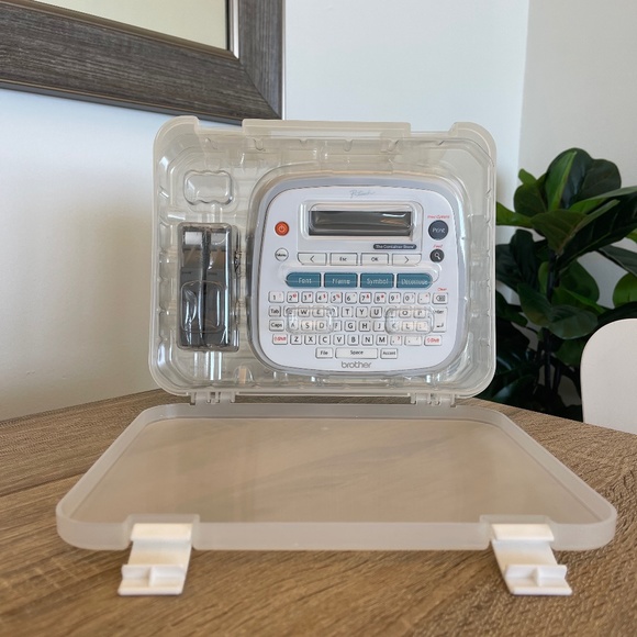 Brother Label Maker - Picture 1 of 8